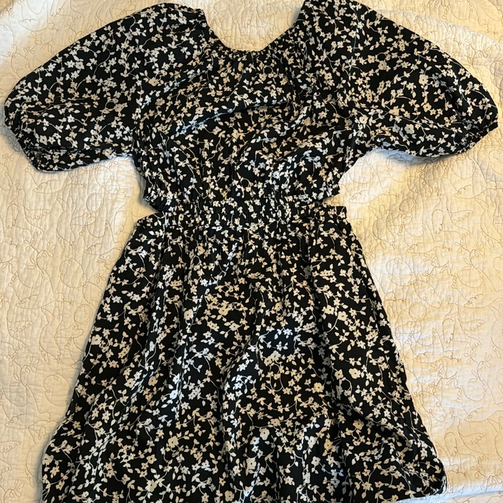 Old Navy Puff Sleeve Cutout Dress